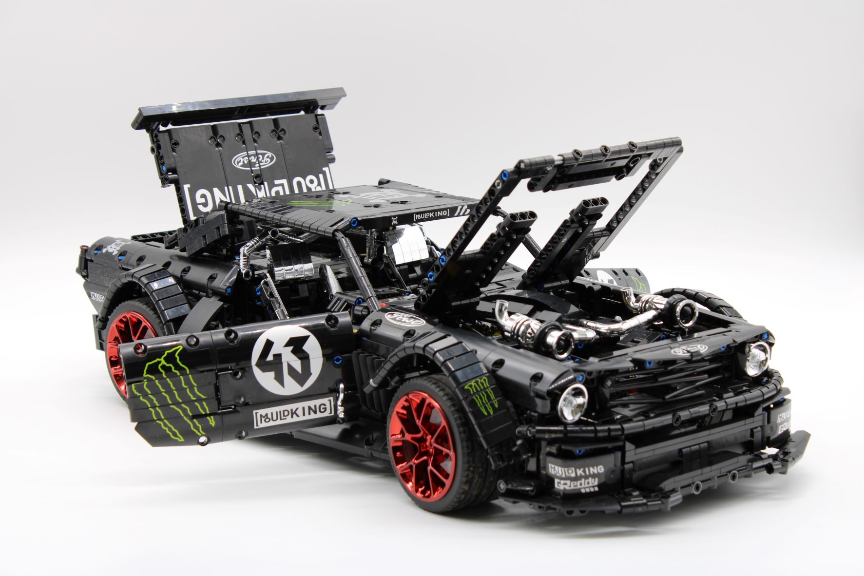 Rabe Toys Klemmbausteine - Das nachhaltige Spielzeug für Jeden - Blog Beitragsbild - Mould King Sportwagen